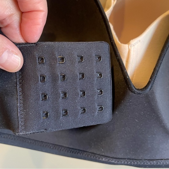 Soma Intimates Enbliss Wireless Bra in Light Nude Color and Black Size 38DDD - Picture 7 of 10